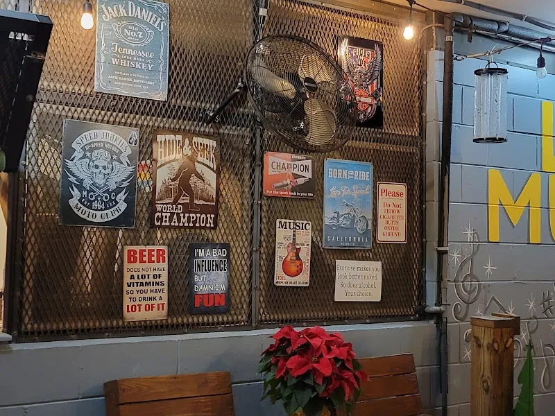 Charlie Horse Bar & Grill